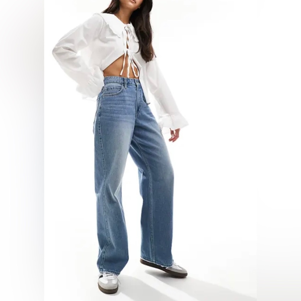 Hollister Ultra High Rise Baggy Jeans in Mid Blue